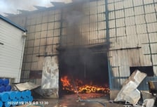 광양 타이어 부품창고서 화재…2시간40분 만에 초진