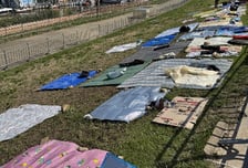 "명당 15만원" 돗자리 위 책만 덩그러니…불꽃축제 하루 전 벌어진 일