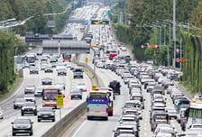 '추석 전 벌초' 행렬에 고속도로 혼잡…서울→부산 5시간 40분