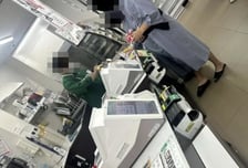 "한국인 커플, 호텔 가운에 슬리퍼"…일본 편의점 목격담에 '시끌'