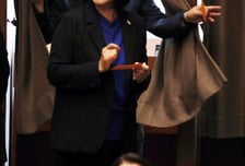 방통위 폐지·이진숙 면직...與 "여의도서 축포" 野 "재난 상황에 축출 기쁜가"