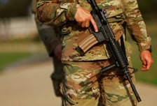 이번엔 "전면 무력 쓸 수도"…트럼프, 포틀랜드·ICE 시설 병력 배치