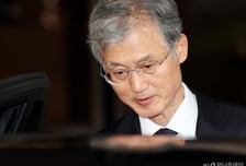 與 "조희대, 5월 청문회 불출석 사유서 '복붙' 제출...오만방자"