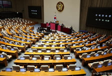 필리버스터 오늘 '일단멈춤'...野 지연전략에 속수무책 與 "애 탄다"