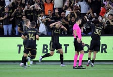 손흥민 또 멀티골 폭발, 美친 활약…"33세 선수가 4경기서 7골"