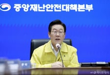불탄 전산망에 이재명 대통령 "송구···중요 민생 시스템 밤 새워서라도 복구하길"
