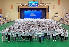 휴젤, 춘천서 전사 행사 '폴인휴젤' 개최…임직원 700여명 한자리에