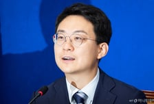 민주당 박지원 "'무비자입국 비판' 나경원, 소상공인 짓밟아...사과해야"