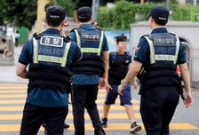 "같이 놀자"며 어깨 만졌다…새벽 홀로 있던 여아 유인하려 한 20대