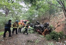 양산서 분뇨 수거차 70m 낭떠러지로 추락…아버지·아들 숨져