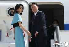 김건희 특검, '민간인 전용기 탑승' 대통령실 인사비서관 부인 소환