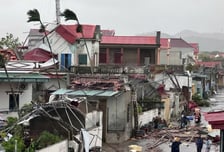 120㎞/h 강풍에 지붕 뜯겨나가…베트남, 20호 태풍 상륙 '비상'