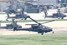 전북 부안서 美 2사단 소속 아파치 헬기 비상착륙…인명피해 없어