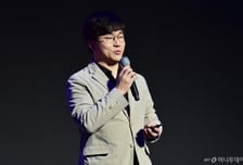 슈카, '일베 로고' 사용 해명…"교묘한 조작, 3000만원 기부하겠다"