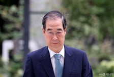 [속보]한덕수 전 국무총리, 남색 정장 '내란 방조' 첫 공판 출석