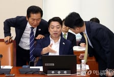 당정, 'HD현대重 vs 한화오션' 한국형 차기 구축함 해법 논의