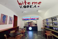 '욱일기 벽화' 루마니아 한식당 "큰 실수"…싹 바뀐 인테리어 보니