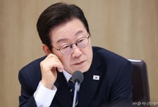 [속보]이재명 대통령 "APEC 한달 앞…돌다리 두드리는 자세로 철저히 준비"