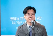 코로나 백신, 맞고 싶어도 못 맞나…예산 삭감→물량 부족 '경고'