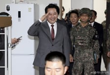 "이중국적인데 입대 결심"…칼각 경례 장동혁 "여러분이 국민 스타"