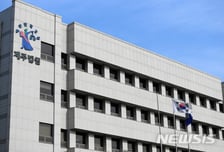 근무시간 노래방서 '음주 소란' 물의…부장판사 3명에 '경고'