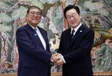 이재명 대통령, 이시바 총리 만나 "한일만 할 수 있는 셔틀외교의 진수"
