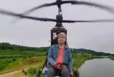 "면허 필요없어" 중국 초경량 비행기 추락…생방송 1000명이 지켜봤다