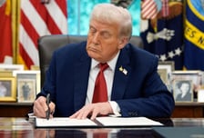 '트럼프에 두손 든' 화이자, 미국서 약 '반값' 인하…한국은 오를 수도