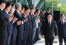 [속보]이재명 대통령 "군, 사적 이익 수단 전락했을 때 국민 큰 고통 감내"