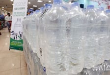 생수 마셨더니 '발암 유발' 이것도 벌컥…"뇌·태반까지 침투" 경고