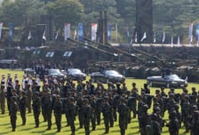 [속보]이재명 대통령 "군 장병들 처우 개선하고 사기 높이겠다"