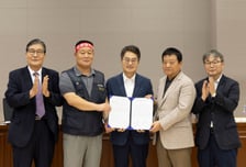 경기버스 파업 철회 …김동연 "협상 타결 전에 첫차 운행 감사"