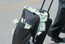 "지금 벌어야" 싸게 파느니 방 비운다?…7만→40만원, 숙박비 '껑충'