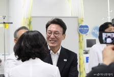 추석 앞두고 응급실 찾은 김민석 총리 "필요한 지원 다하겠다"