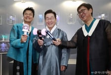 한복 차림으로 응원봉 든 이재명 대통령 "대중문화, 적극 지원"