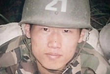 "대체 이걸 어디서"…맨유, 국군의 날 기념 사진 속 '풋풋한 박지성'