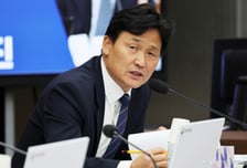 與김영진 "김현지 국정감사 출석? 부속실장이 나온 예는 없어"