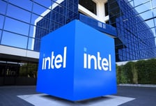 파운드리 급한 인텔, 라이벌 AMD 유치 돌입…주가 7% '껑충'