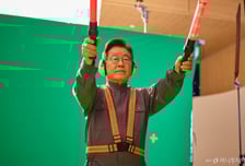 이재명 대통령이 '유도봉' 들고 항공기 안내…APEC 홍보영상 깜짝 등장