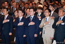 [속보]이재명 대통령 "비행기타고 3시간 가서 투표? 가까운 곳에서 주권 행사할 조치 강구"