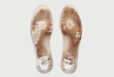 긴 연휴 관광 나섰다가 발뒤꿈치 '찌릿'…운동화 당장 바꿔야 하는 이유