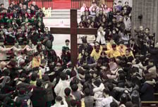 "왜 혈세로 가톨릭 지원"…교황 오는 2027년, 종교전쟁 번진다?