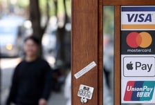 카드 제일 많이 긁는 날은 '금요일'…가구당 15만원씩 썼다