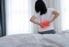 물 마시는 것도 잊고 요리하다가…오한에 '붉은 소변'까지, 무슨 일?