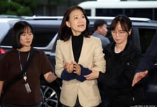 추석 연휴 직전 이진숙 체포에 野 '발끈'…"나라가 미쳐 돌아가"