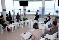 [속보]이재명 대통령, 실향민들 만나 "생사 확인, 편지라도 하면 한 조금 줄지 않을까"