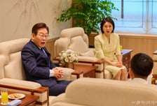 이재명 대통령, 추석 연휴 아동양육시설 찾아 "선물 같은 하루 됐기를"