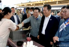 추석 연휴 첫날, 호남 찾은 정청래 "특별한 희생에 특별한 보상을"