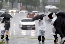 [오늘 날씨] 전국 흐리고 비, 오후 소강…남해안·제주 돌풍 주의