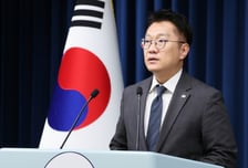 [속보]대통령실 "공무원 사망에 추모의 시간···'냉부해' 방영 연기 요청"